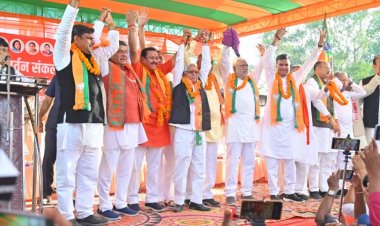 भाजपा प्रत्याशियों ने शक्ति प्रदर्शन कर किया नामांकन दाखिल