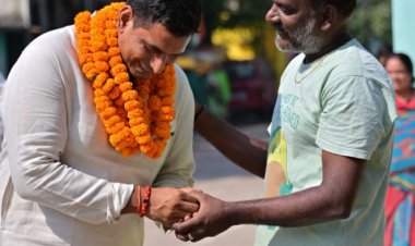 विश्वास यात्रा में हजारों की संख्या में जुड़ रहे युवा और बड़े बुजुर्ग