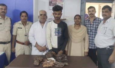 तनिष्क ज्वेलरी शो रूम के छत में लगे AC केबल, बिजली तार चुराने वाले 3 नाबालिग सहित 5 गिरफ्तार