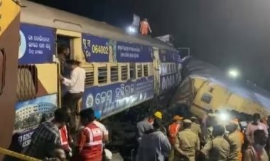 भीषण ट्रेन हादसा, 2 यात्री ट्रेनों की टक्कर में 9 लोगों की मौत
