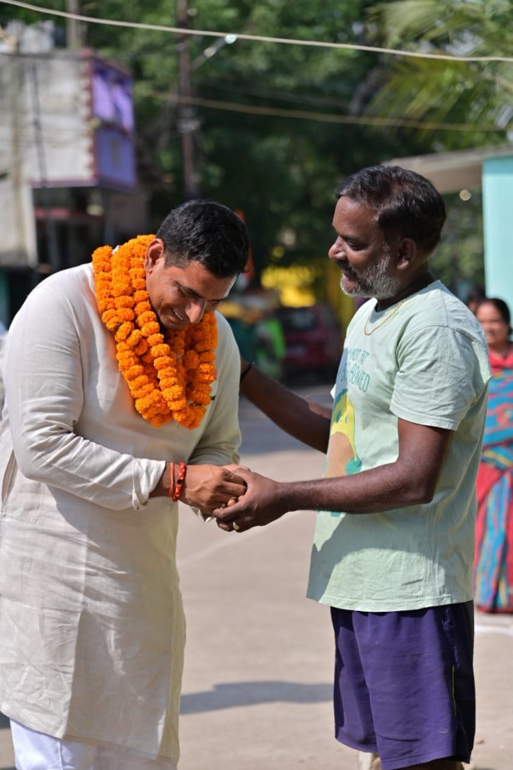 विश्वास यात्रा में हजारों की संख्या में जुड़ रहे युवा और बड़े बुजुर्ग
