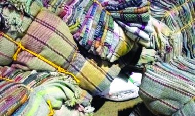 नकदी समेत 4 लाख का कंबल वाहन से जब्त