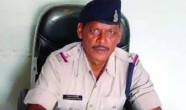 बाइक फिसलने से पुलिस अधिकारी की मौत