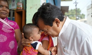 कांग्रेस प्रत्याशी मुकेश चंद्राकर ने वार्ड क्रमांक 33 एवं 36 मे किया धुआंधार जनसंपर्क