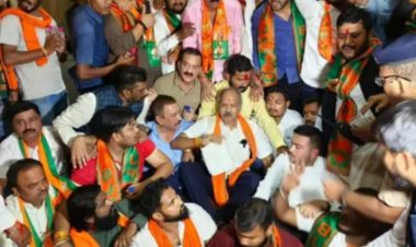 बीजेपी विधायक बृजमोहन अग्रवाल पर हमला, चुनाव प्रचार के दौरान कुछ लोगों ने कॉलर पकड़ कर घसीटा