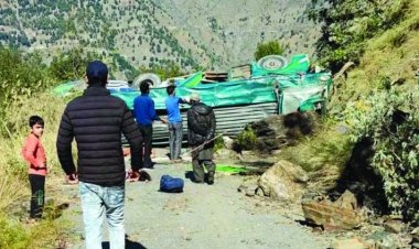 खाई में बस गिरने से 36 लोगों की मौत