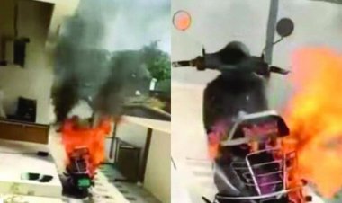 इलेक्ट्रिक स्कूटर में विस्फोट, मकान में आई दरारें