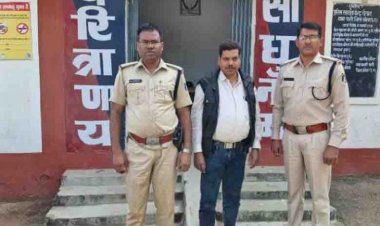 ग्राहक से रुपए लेकर खाते में नहीं किया जाम, बैंक कैशियर गिरफ्तार