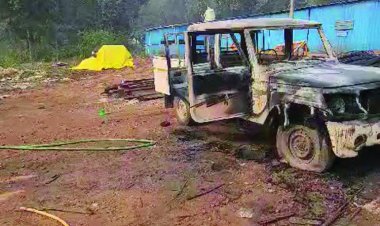 चौकीदार को बंधक बनाकर नक्सलियों ने फूंक दी 18 गाड़ियां