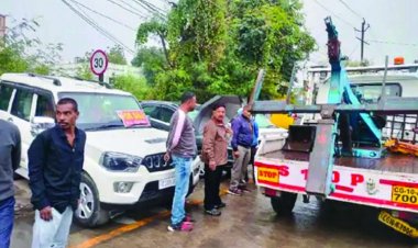 नगर निगम व ट्रैफिक पुलिस ने ऑटो डीलर्स पर की कार्रवाई, कई गाडिय़ां जब्त