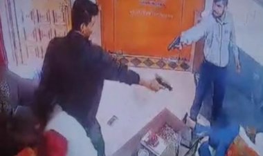 राजपूत समाज के बड़े नेता सुखदेव सिंह गोगामेड़ी की दिनदहाड़े हत्या, घर में घुसकर बदमाशों ने मारी गोली