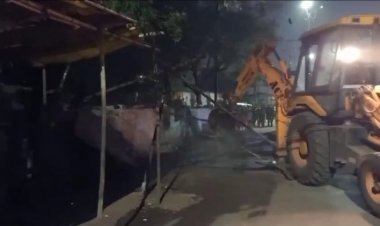 खुले में मांस विक्रय पर प्रतिबंध, विधायक के निर्देश बाद बड़ी कार्रवाई, अवैध मांस-मच्छी दुकानों पर चला बुलडोजर