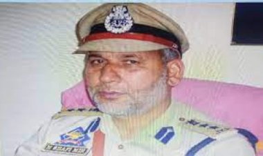 नमाज पढ़ने के दौरान रिटायर्ड पुलिस अफसर पर आतंकियों ने बरसाई गोली, मौत