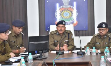 दुर्ग IG और SSP ने ली अधिकारियों की बैठक