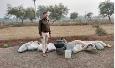 दुर्ग जिले में 30 लीटर महुआ शराब और 5 क्विंटल लहन बरामद