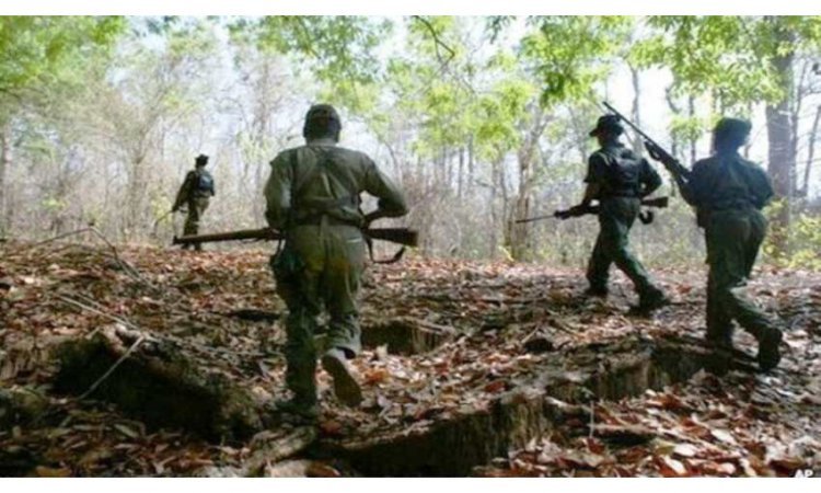 3 नक्सली ढेड़, पुलिस और नक्सलियों के बीच मुठभेड़ जारी