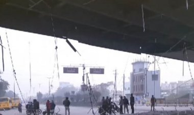 बाल - बाल बची लोगों की जान, भिलाई नेहरू नगर फ्लाईओवर के नीचे लगा एल्युमिनियम शीट का फॉल सीलिंग भर भराकर गिरा