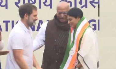 दिल्ली में कांग्रेस मुख्यालय में राष्ट्रीय अध्यक्ष मल्लिकार्जुन खरगे और राहुल गांधी की मौजूदगी में शर्मिला ने पार्टी की सदस्यता ली