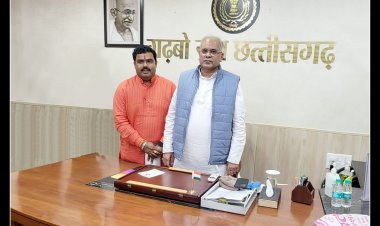 जिला महामंत्री संजय यादव ने नए वर्ष की शुरुआत में पूर्व मुख्यमंत्री भूपेश बघेल को बधाई दी और उनसे मिलकर आशीर्वाद