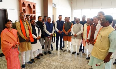 मुख्यमंत्री  विष्णु देव साय का स्वागत किया जनप्रतिनिधियों एवं अधिकारियों ने