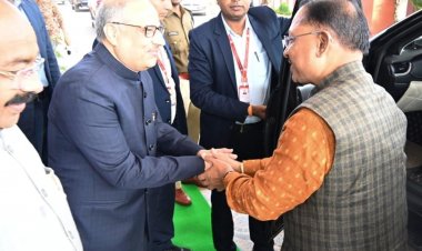 मुख्यमंत्री  विष्णु देव साय से आज नवा रायपुर, अटल नगर स्थित न्यू सर्किट हाउस में छत्तीसगढ़ उच्च न्यायालय के मुख्य न्यायाधिपति जस्टिस श्री रमेश सिन्हा ने सौजन्य मुलाकात की