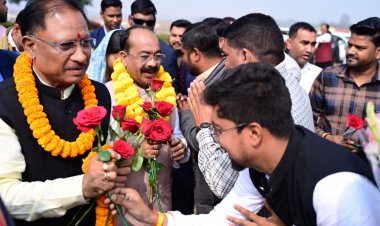 मुख्यमंत्री विष्णुदेव साय पहुंचे अंबिकापुर, जनप्रतिनिधियों एवं अधिकारियों ने किया स्वागत