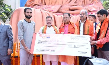 मुख्यमंत्री  विष्णु देव साय राजधानी रायपुर के स्वामी विवेकानंद सरोवर पहुंचे