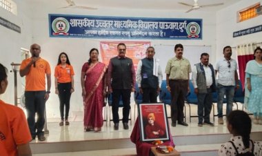 सेंट थॉमस महाविद्यालय भिलाई का रासेयो शिविर ग्राम पाउवारा में आयोजित