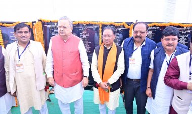 मुख्यमंत्री  विष्णु देव साय ने कार्यक्रम में पहुंचने के बाद विभिन्न विकास कार्यों का लोकार्पण एवं भूमिपूजन किया