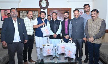 मुख्यमंत्री से मारवाड़ी युवा मंच के सदस्यों ने की मुलाकात