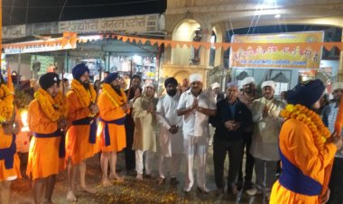 गुरू गोविन्द सिंह जी की प्रकाश पर्व पर निकाली गयी शोभायात्रा का किया गया जगह-जगह स्वागत