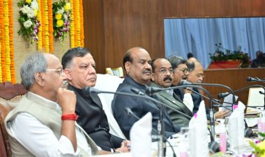 लोकसभा अध्यक्ष ओम बिरला ने आज यहां छत्तीसगढ़ विधानसभा में नवनिर्वाचित विधायकों के लिए आयोजित दो दिवसीय प्रबोधन कार्यक्रम का शुभारंभ किया