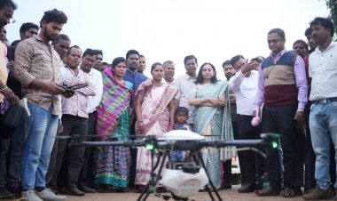 विकसित भारत संकल्प यात्रा: भारत सरकार की संयुक्त सचिव ने जोडेकेरा में किसानों के संग देखी ड्रोन द्वारा कृषि की तकनीक