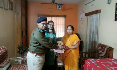 वरिष्ठ पुलिस अधीक्षक दुर्ग एवम जिलाधीश दुर्ग ने शहीद परिवारों के घर जाकर  उनका  सम्मान किया और उनकी समस्याएं सुनी