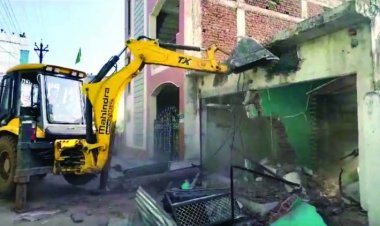 SSP अभिषेक पल्लव की मौजूदगी में चरवाहे के हत्यारे की दुकान में चला बुलडोजर