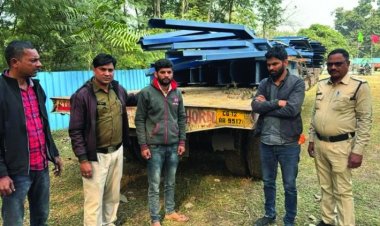 नंबर बदलकर ट्रेलर वाहन का परिवहन करते ड्राइवर पकड़ा गया