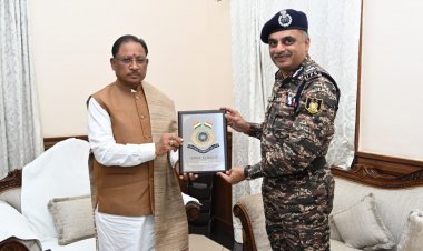 मुख्यमंत्री श्री साय से सीआरपीएफ के डीजी श्री सिंह ने की सौजन्य मुलाकात