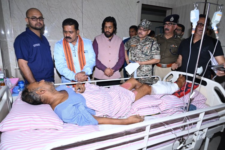 बीजापुर घटना में घायल जवान की पत्नी से गृह मंत्री ने कहा, बहन यह पीड़ा हम सबकी है हम अपने जवानों के साथ हर स्थिति में खड़े हैं
