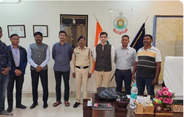 नक्सली मुठभेड़ में अदम्य साहस और वीरता का परिचय देने वाले जवान का प्रमोशन, नक्सलवाद का रास्ता छोड़ बने थे पुलिस कर्मी