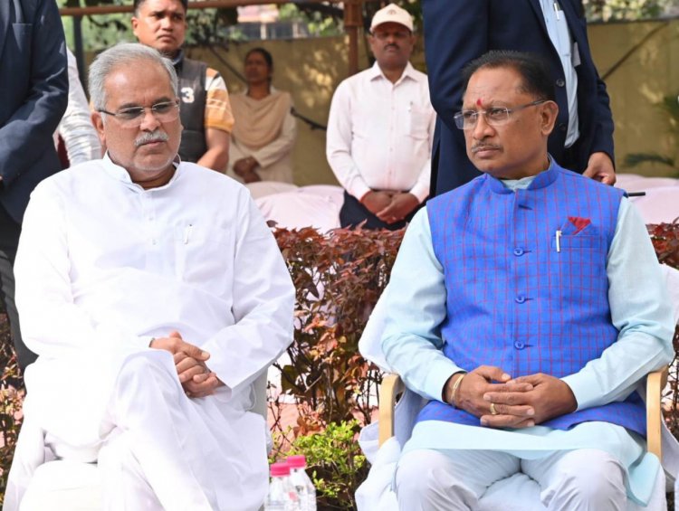 मुख्यमंत्री विष्णु देव साय ने स्वर्गीय नंदकुमार बघेल के पार्थिव शरीर पर पुष्प अर्पित कर उन्हें श्रद्धांजलि अर्पित की