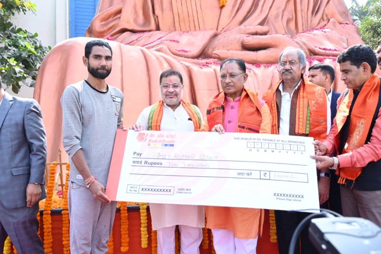 मुख्यमंत्री विष्णु देव साय राजधानी रायपुर के स्वामी विवेकानंद सरोवर पहुंचे