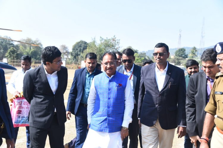 मुख्यमंत्री विष्णु देव साय सरगुजा सम्भाग के जशपुर जिले के अंतर्गत आने वाले ग्राम बगीचा पहुंचे
