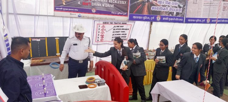 सडक सुरक्षा माह के दूसरे दिन ,कृष्णा पब्लिक स्कूल कुटेला भाठा के छात्र-छात्राओं को यातायात नियम संबंधी दिया प्रशिक्षण