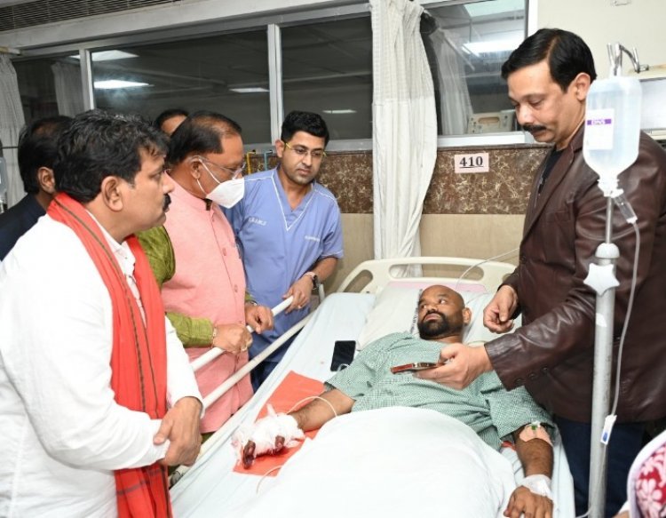 नक्सली मुठभेड़ में घायल जवानों से मिले CM विष्णुदेव साय