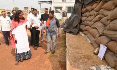 कलेक्टर ने धान उर्पाजन केन्द्रों का निरीक्षण कर जल्द उठाव के दिए निर्देश