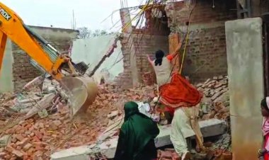 सरकारी जमीन पर कब्जा करने वाली कांग्रेस नेत्री के घर पर चला बुलडोजर