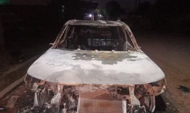 शरारती तत्व ने देर रात सरपंच के कार में लगाई आग, दुर्ग जिले की घटना