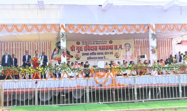 मुख्यमंत्री  साय महासमुंद जिले में आयोजित श्री गुरु रविदास महासभा राज्यस्तरीय महासम्मेलन को संबोधित कर रहे हैं