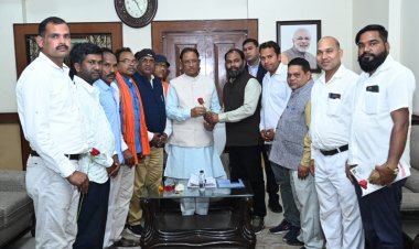 मुख्यमंत्री श्री साय से श्री गुरु गद्दी एवं सतनाम विकास समिति-पताढ़ी धाम के प्रतिनिधिमंडल ने की सौजन्य मुलाकात