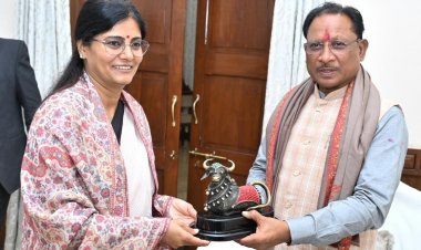 मुख्यमंत्री   साय से केंद्रीय राज्यमंत्री श्रीमती अनुप्रिया पटेल ने की सौजन्य मुलाकात